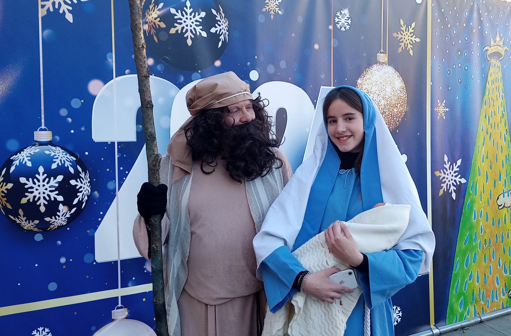 Migas solidarias, la Casita de Papá Noel, la bajada al Portal y el ofertorio de pastores para celebrar la Nochebuena villacañera