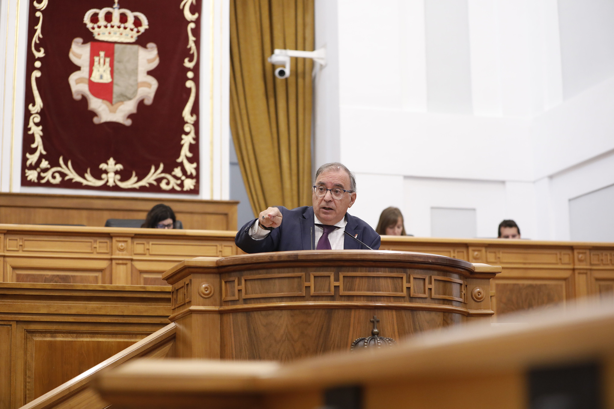 Mora pide al PP que vote a favor del techo de gasto y un acuerdo de armonización fiscal 