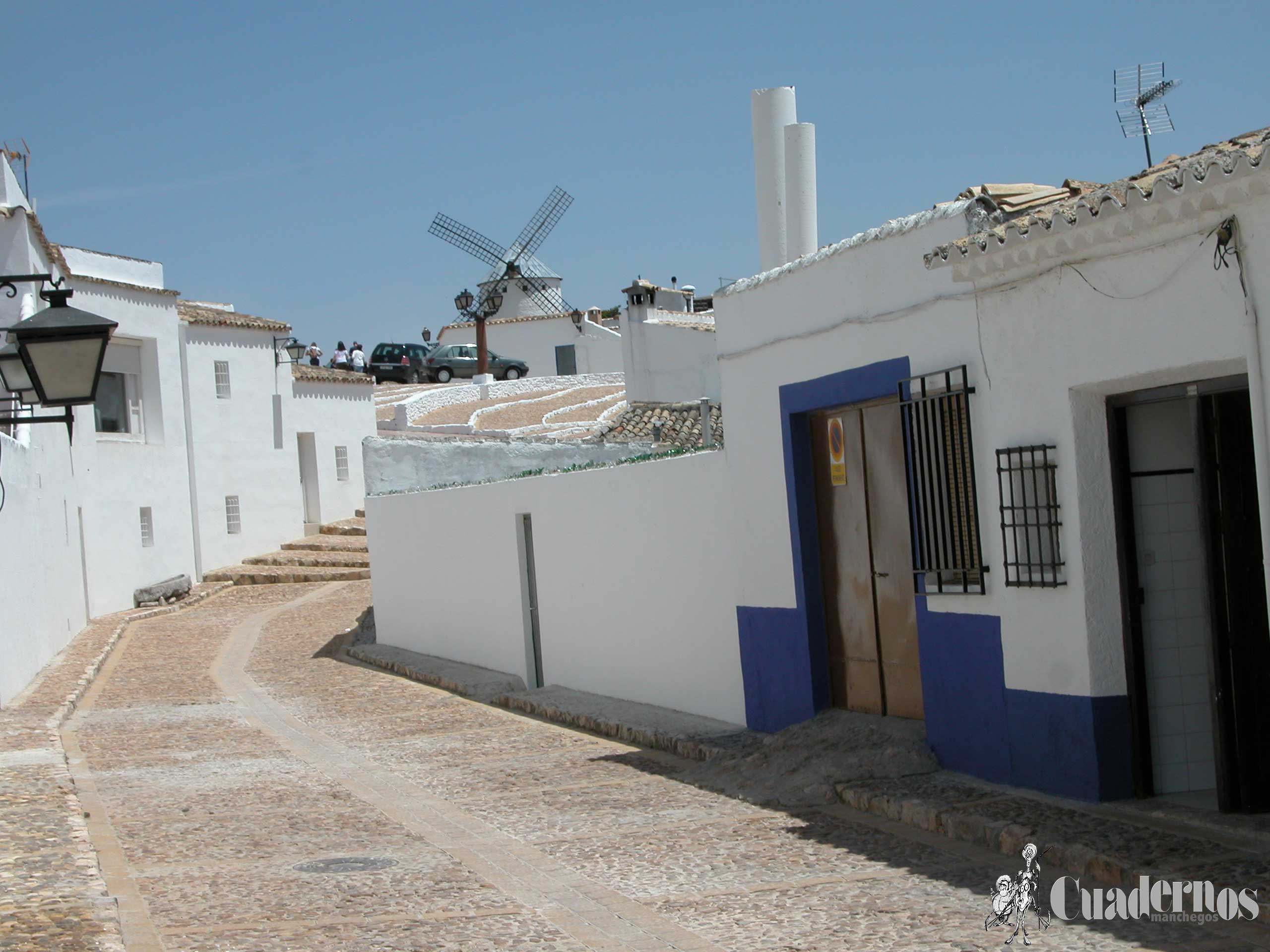 Núñez anima “a todo el mundo” a que haga turismo en Castilla-La Mancha porque es una tierra “llena de grandes personas y de muchos lugares por descubrir”