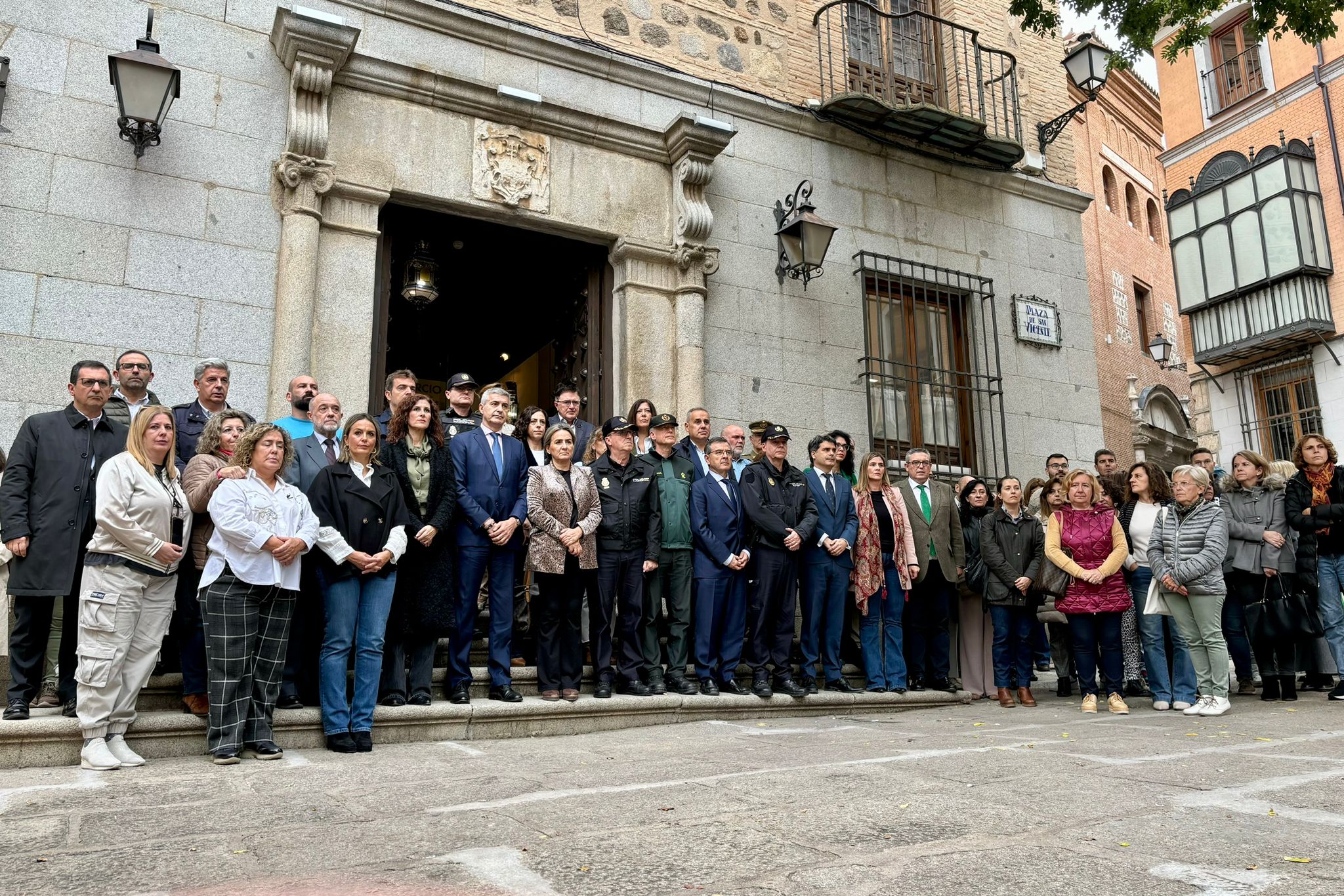 Milagros Tolón, durante el minuto de silencio por víctimas de la DANA, afirma que ya se han activado las ayudas de emergencia para los damnificados