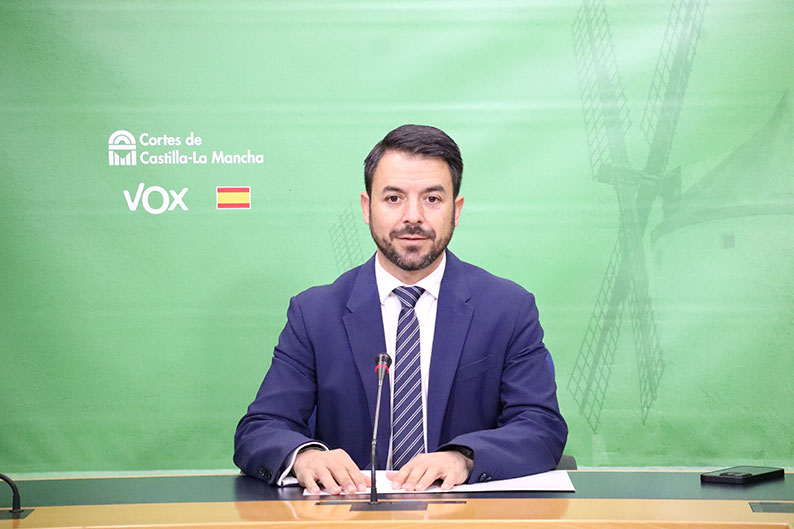 VOX CLM denuncia los presupuestos de García-Page argumentando que hay más gasto político, menos servicios públicos y alejados de la realidad de Castilla-La Mancha