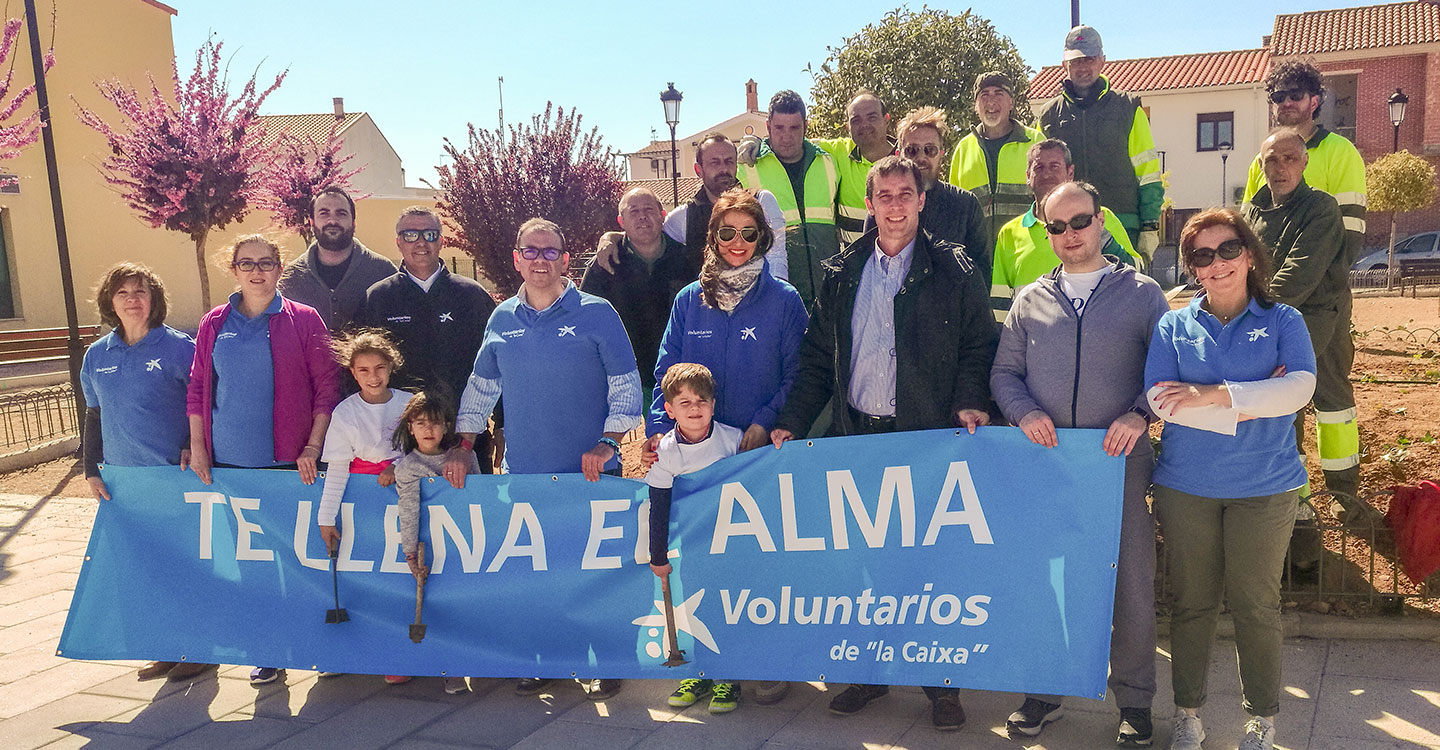 Plantación solidaria de La Caixa en el parque Embajadores