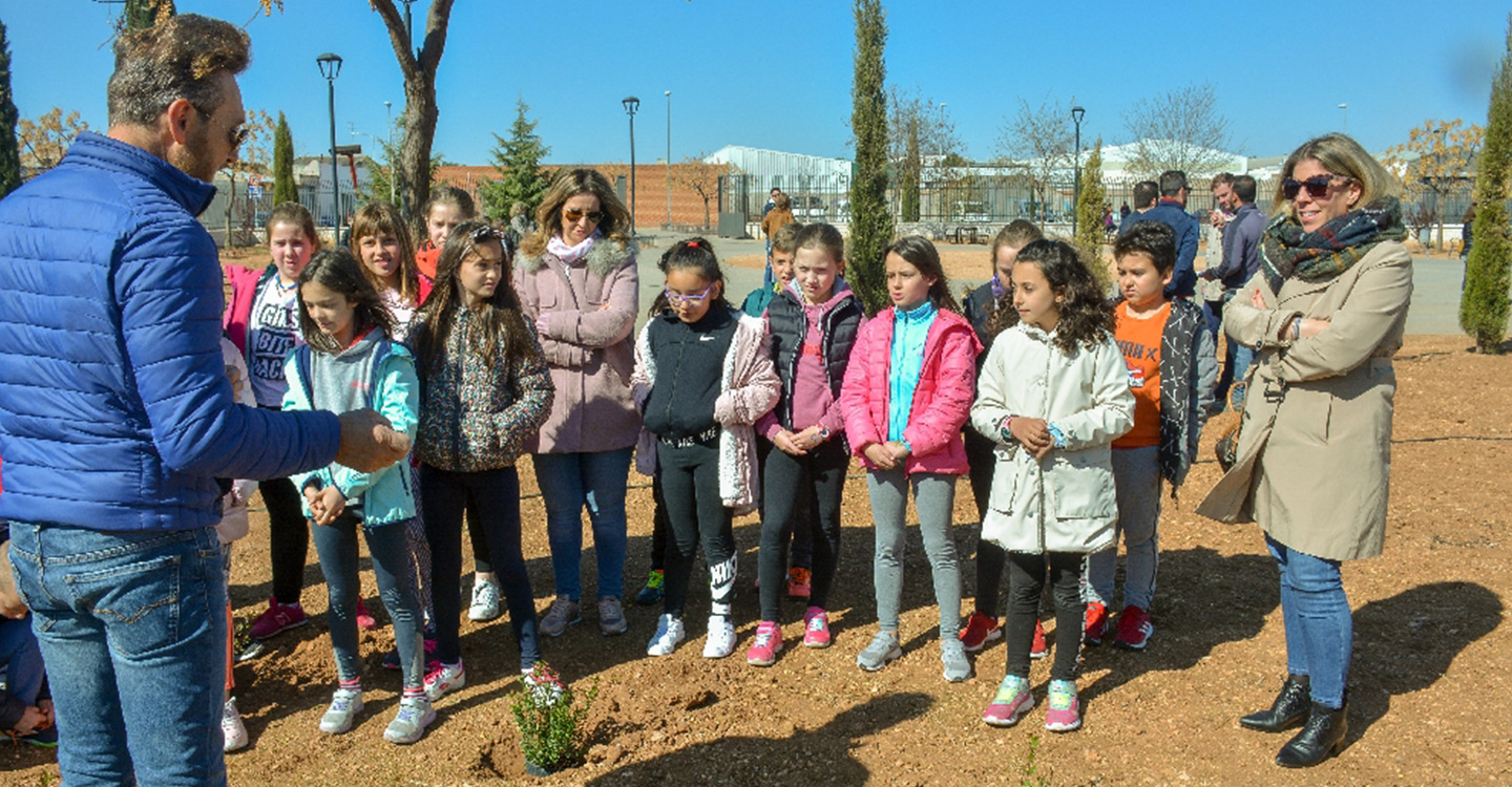 500 escolares celebran en Tomelloso el Día del Árbol