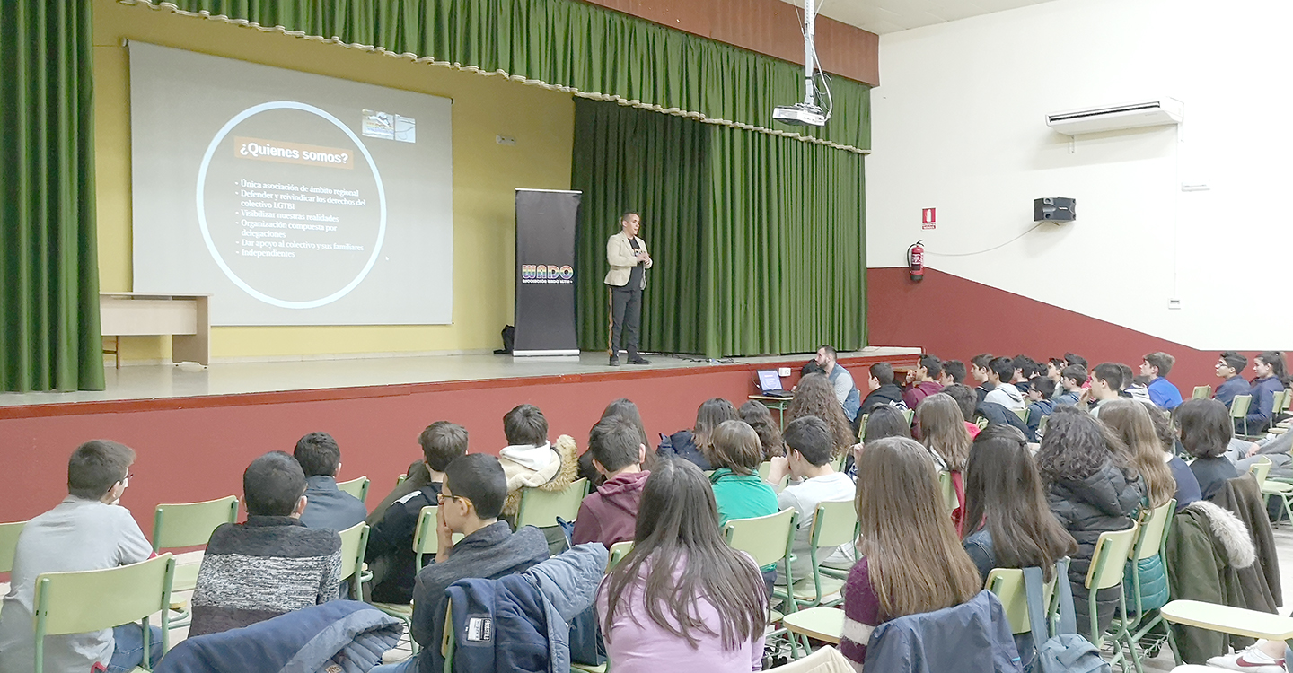 WADO, Asociación LGTBI+ de Castilla-La Mancha, celebró una sesión/taller en el IES Eladio Cabañero