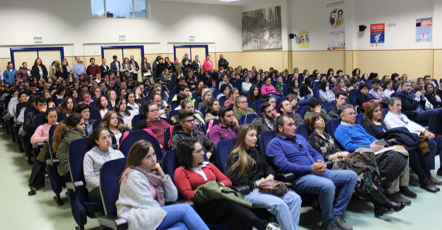 Más de 500 personas participan en la I Feria de Empleo y Formación de Cruz Roja 