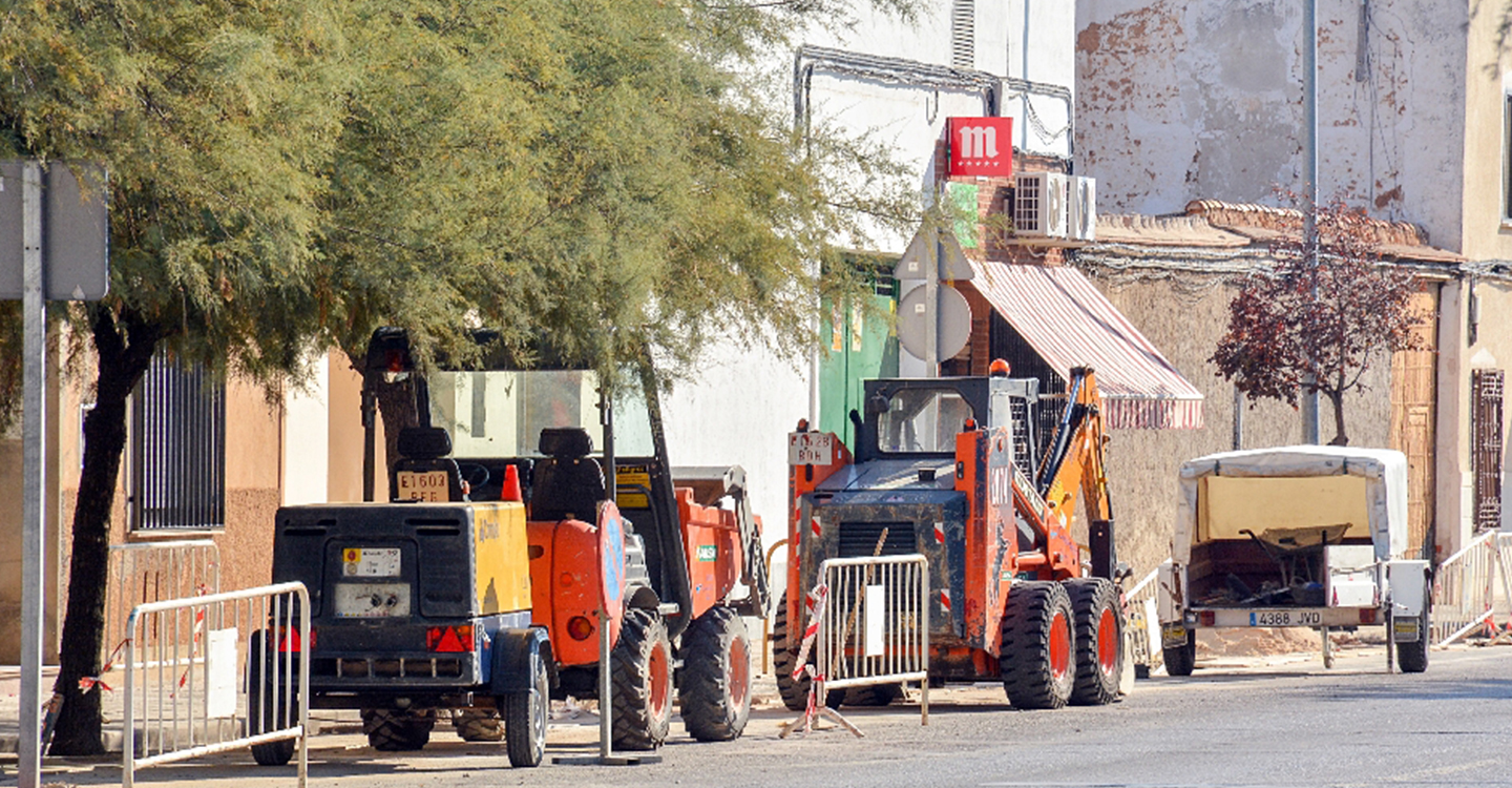 Iniciados los trabajos de mejora del sistema de riego de la calle Oriente