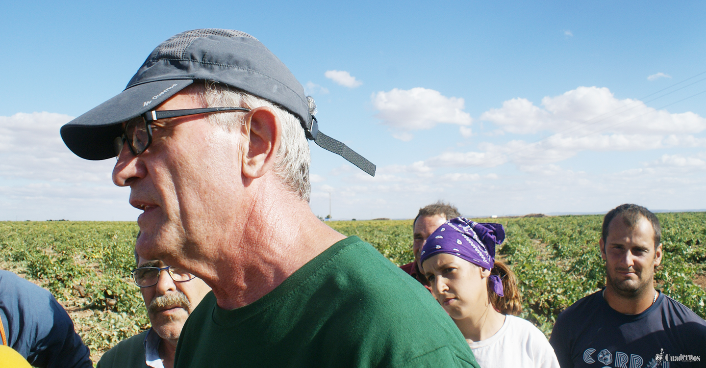 Diego Cañamero visita el campo manchego