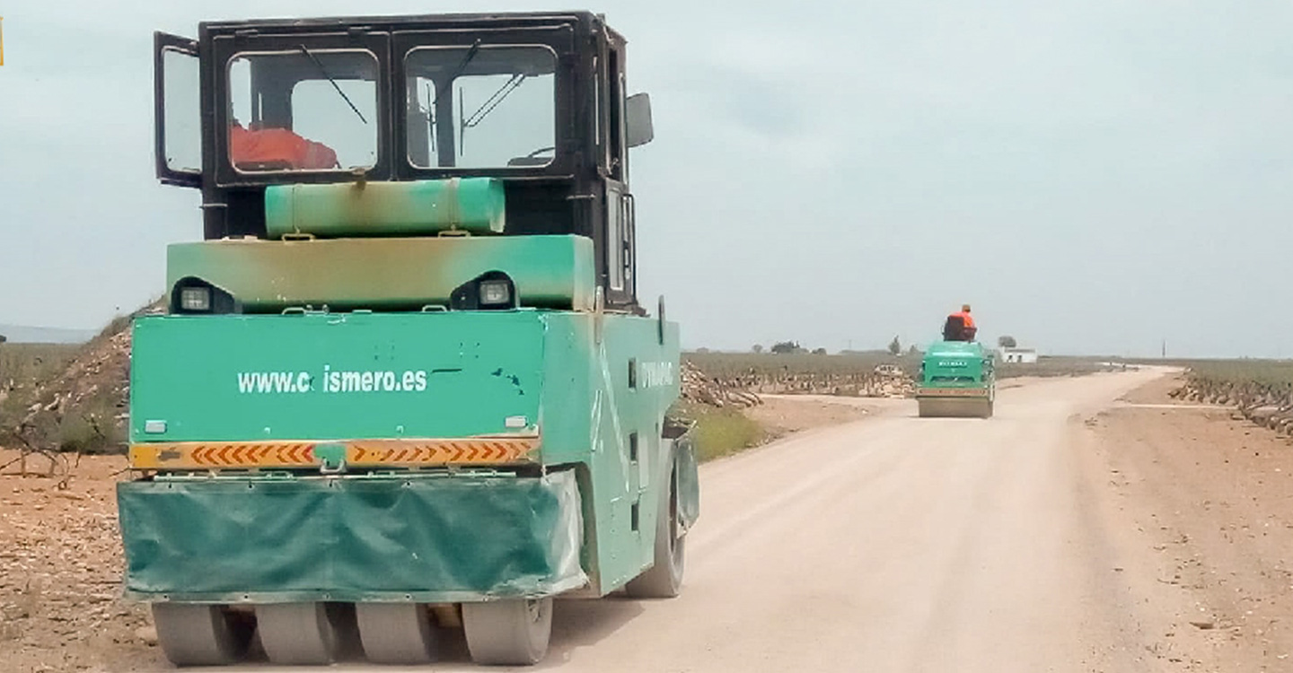 Cumplido uno de los compromisos del Ayuntamiento con los agricultores: asfaltado el camino de Los Arenales