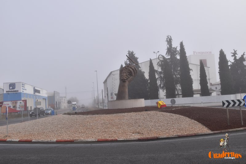 Escultura Homenaje Vid Tomelloso