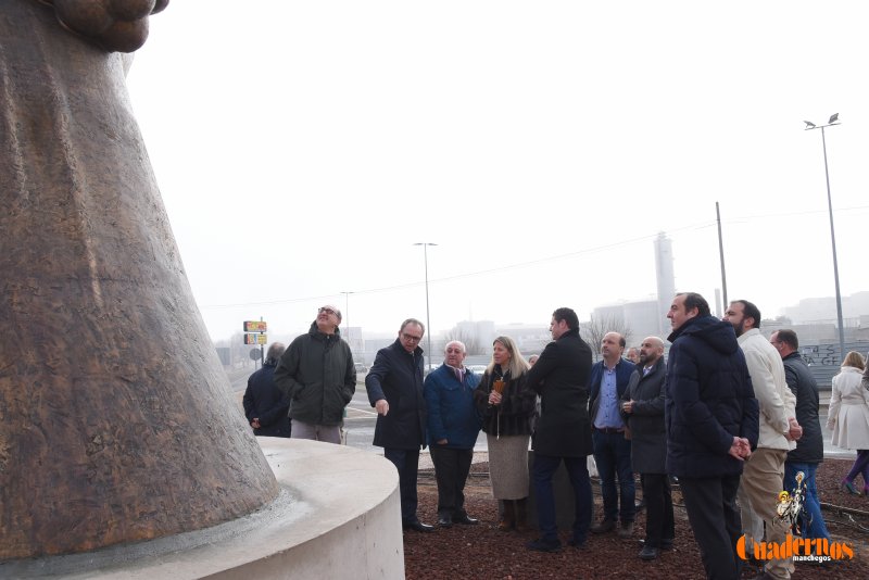 Escultura Homenaje Vid Tomelloso