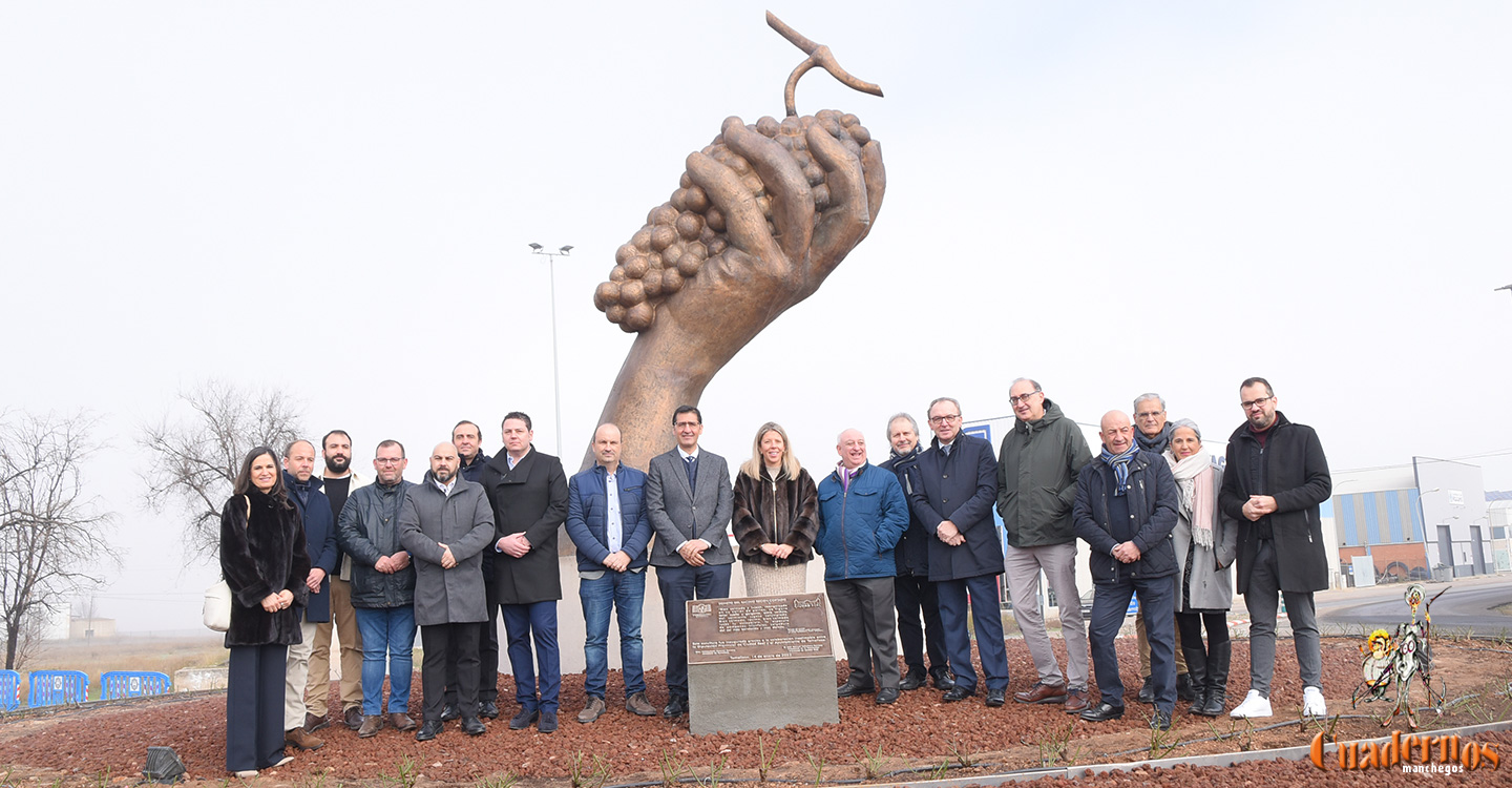 Inmaculada Jiménez: Esta escultura rinde un homenaje a nuestra gente, a nuestra tierra y a nuestros antepasados