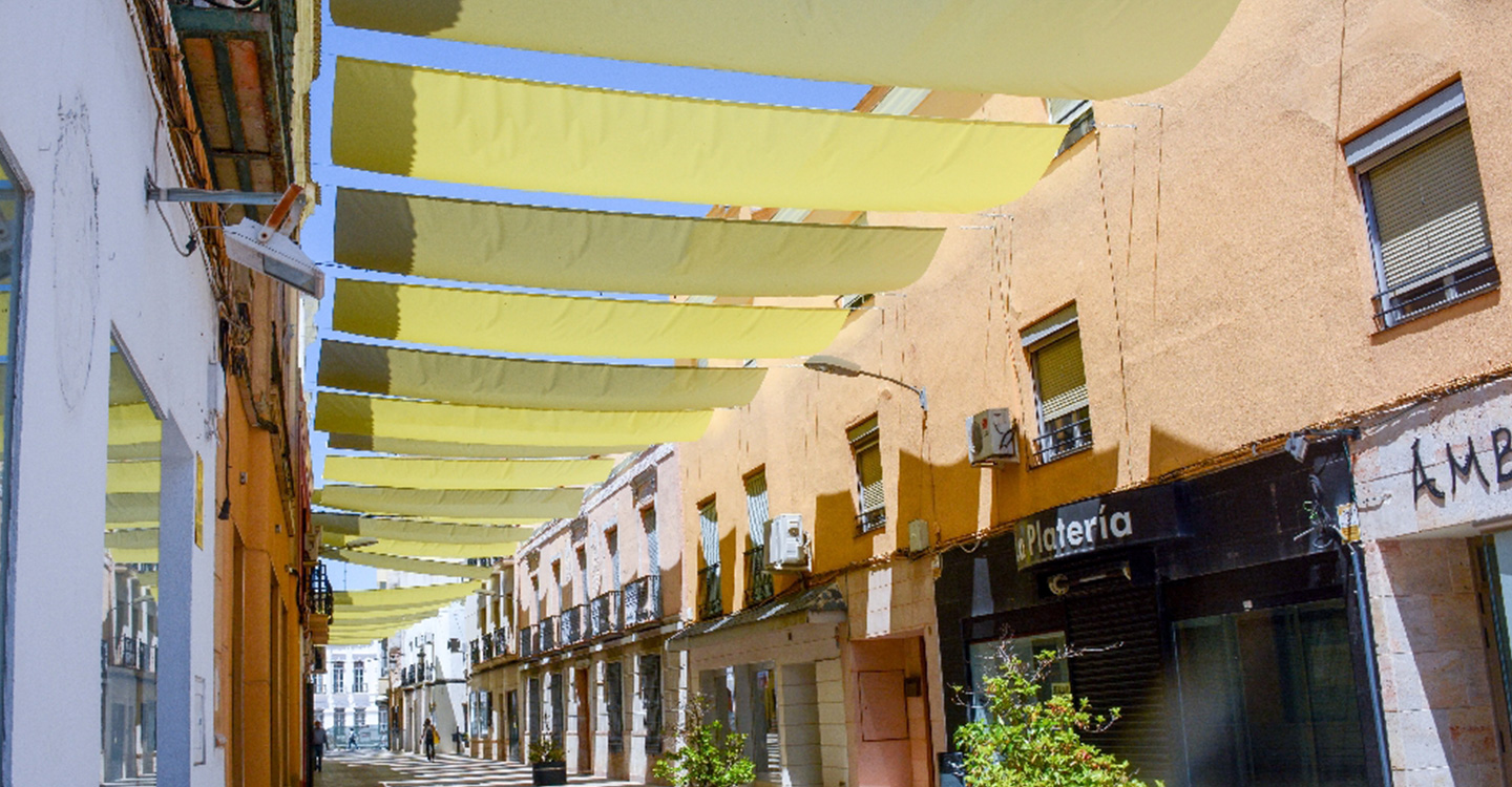 Finalizan los trabajos de entoldado en la zona centro