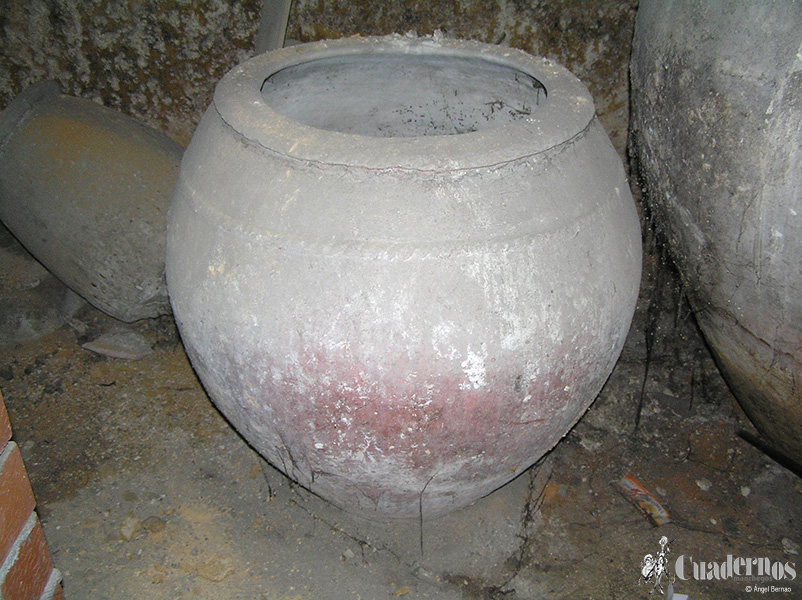 las tinajas de las cuevas de tomelloso