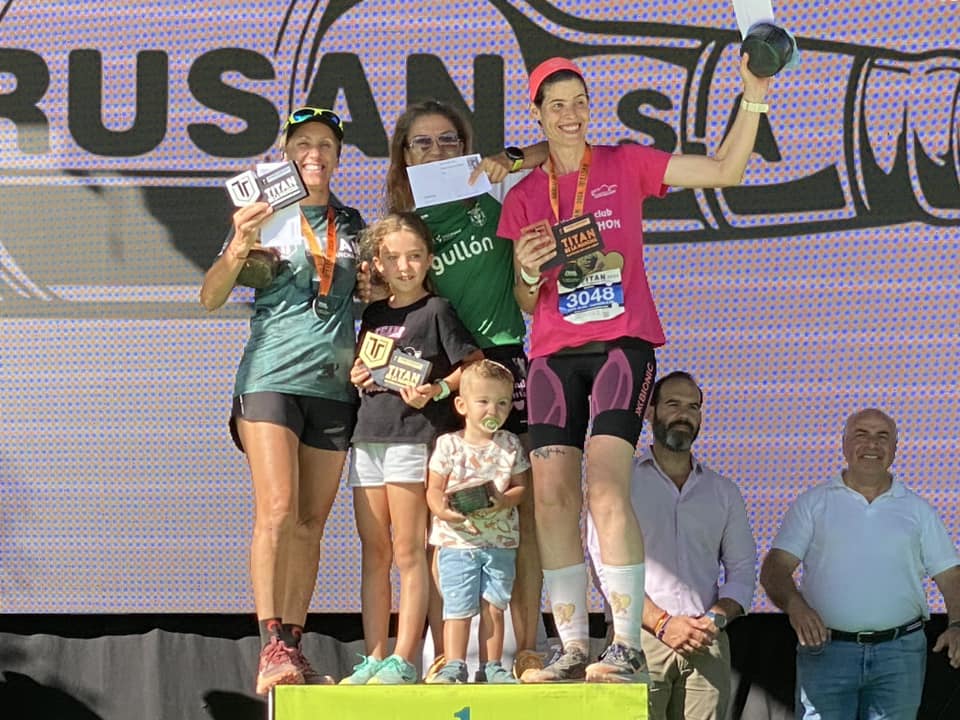 Gran logro de la atleta tomellosera, María Parra, consiguiendo la tercera posición en el trail Titán de la Mancha 