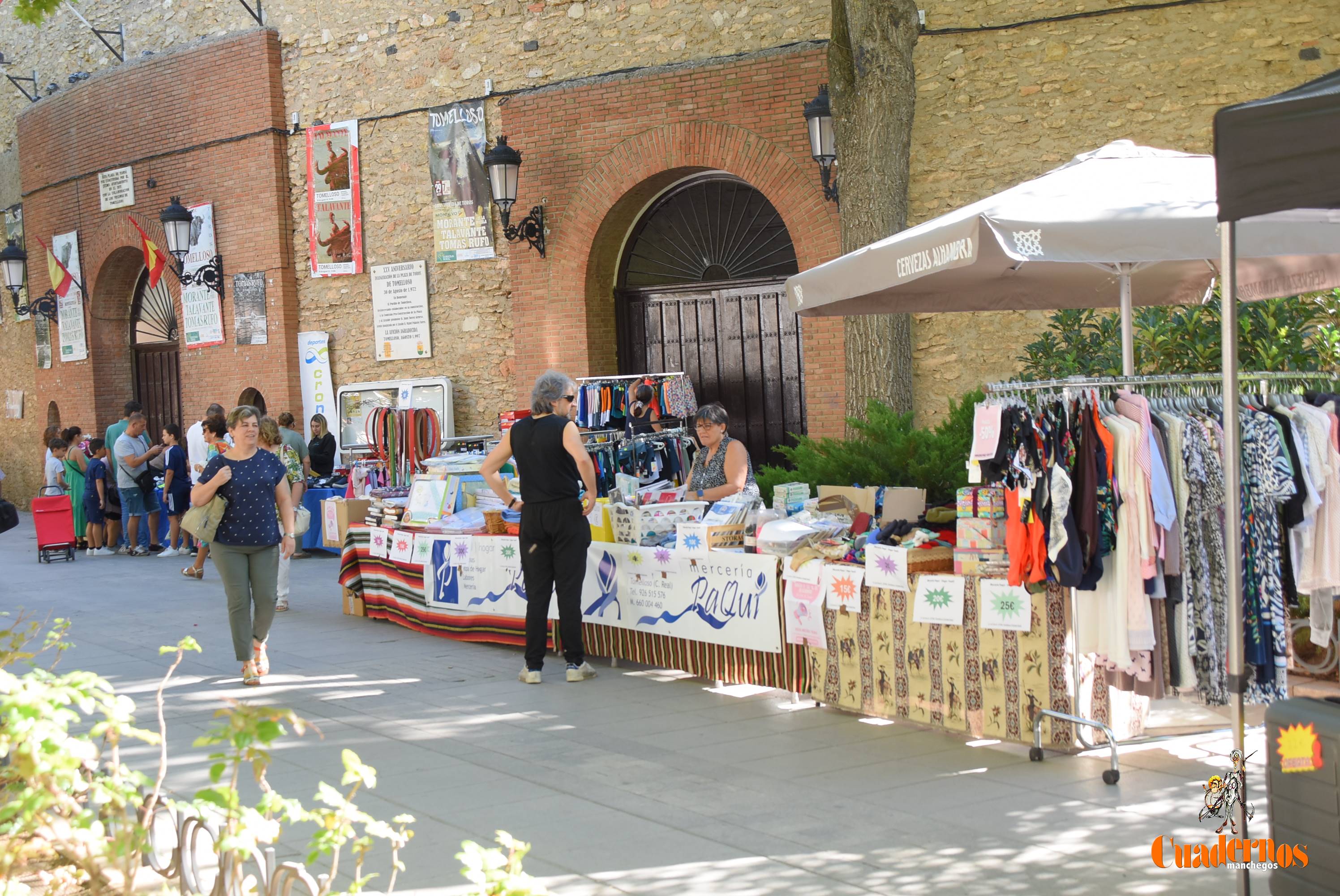 El comercio de Tomelloso muestra en el Paseo de las Moreras lo mejor de sus productos en el XII Mercadillo Final de Temporada