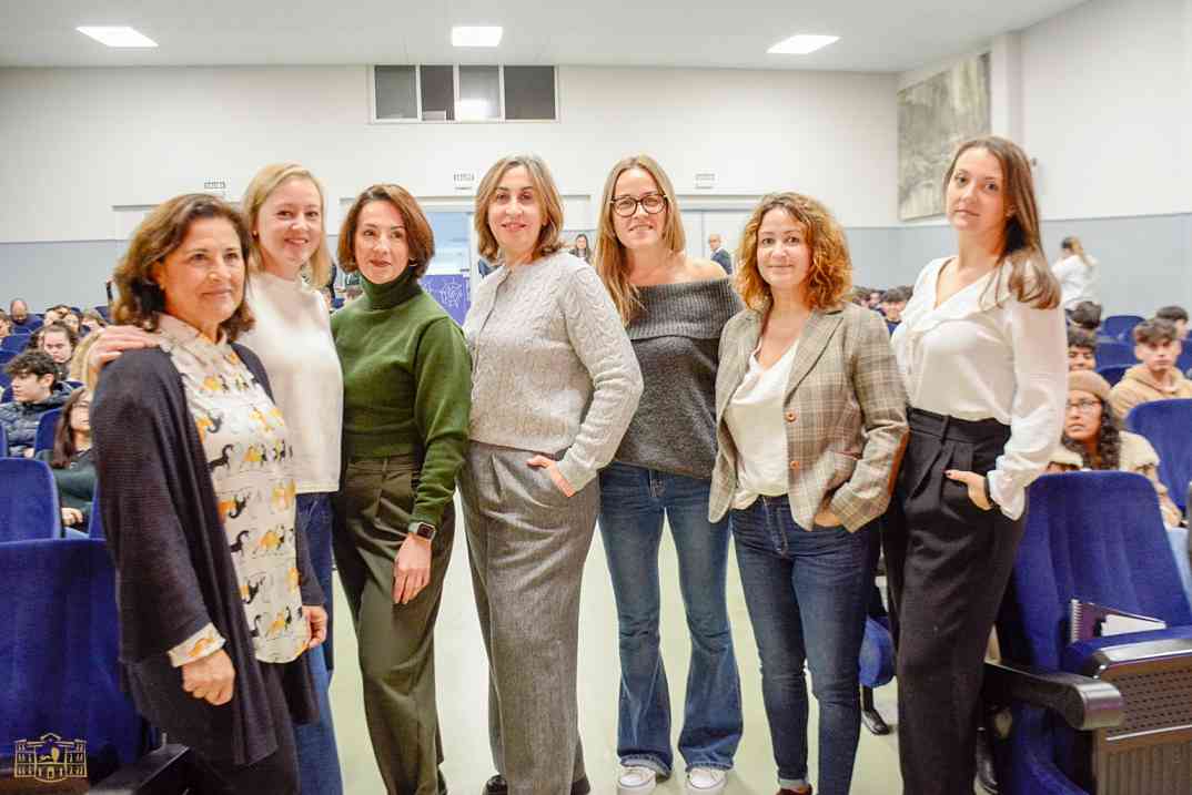 Tomelloso celebra una  mesa redonda bajo el título Liderazgo Femenino 360º dentro del Aula de Emprendimiento del IES García Pavón