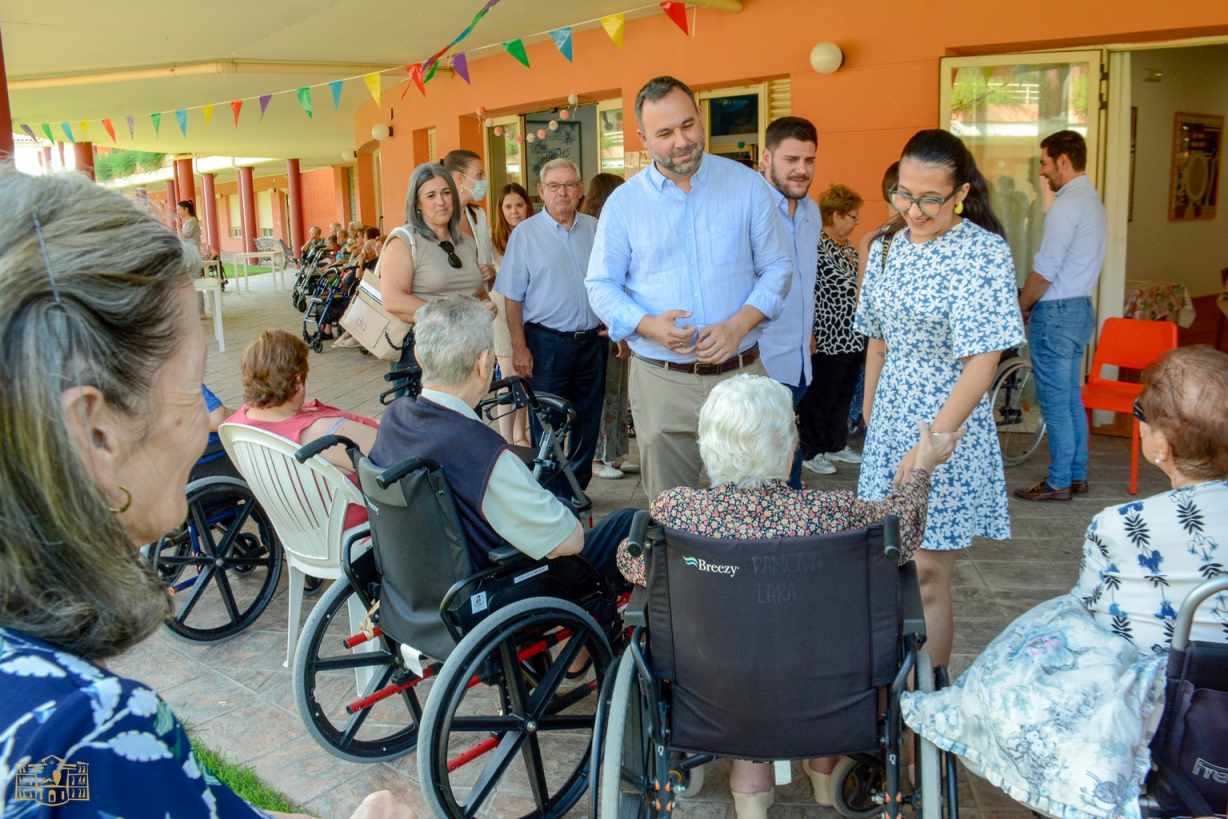 Navarro visita Élder