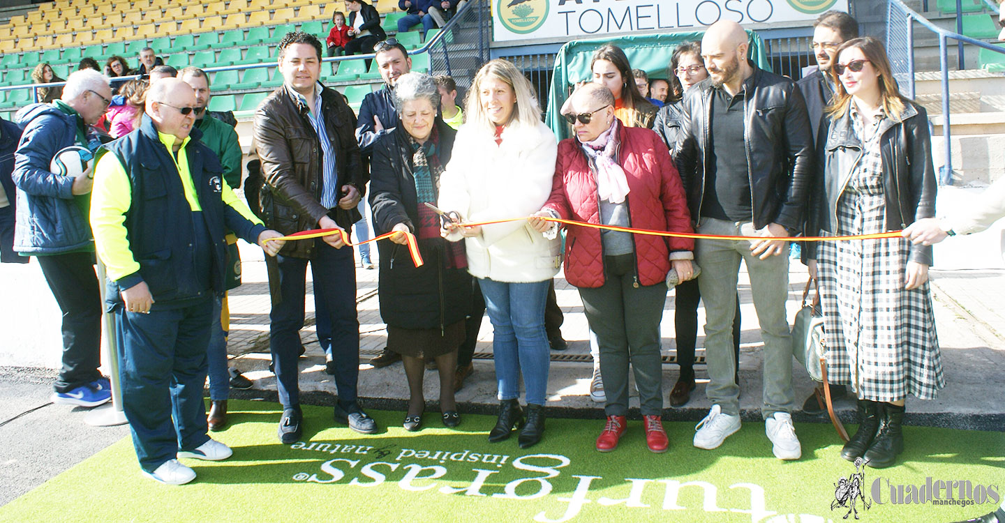 Un partido de fútbol entre veteranos del Atlético Tomelloso y el Villarrobledo como celebración a la inauguración oficial del campo municipal Paco Gálvez