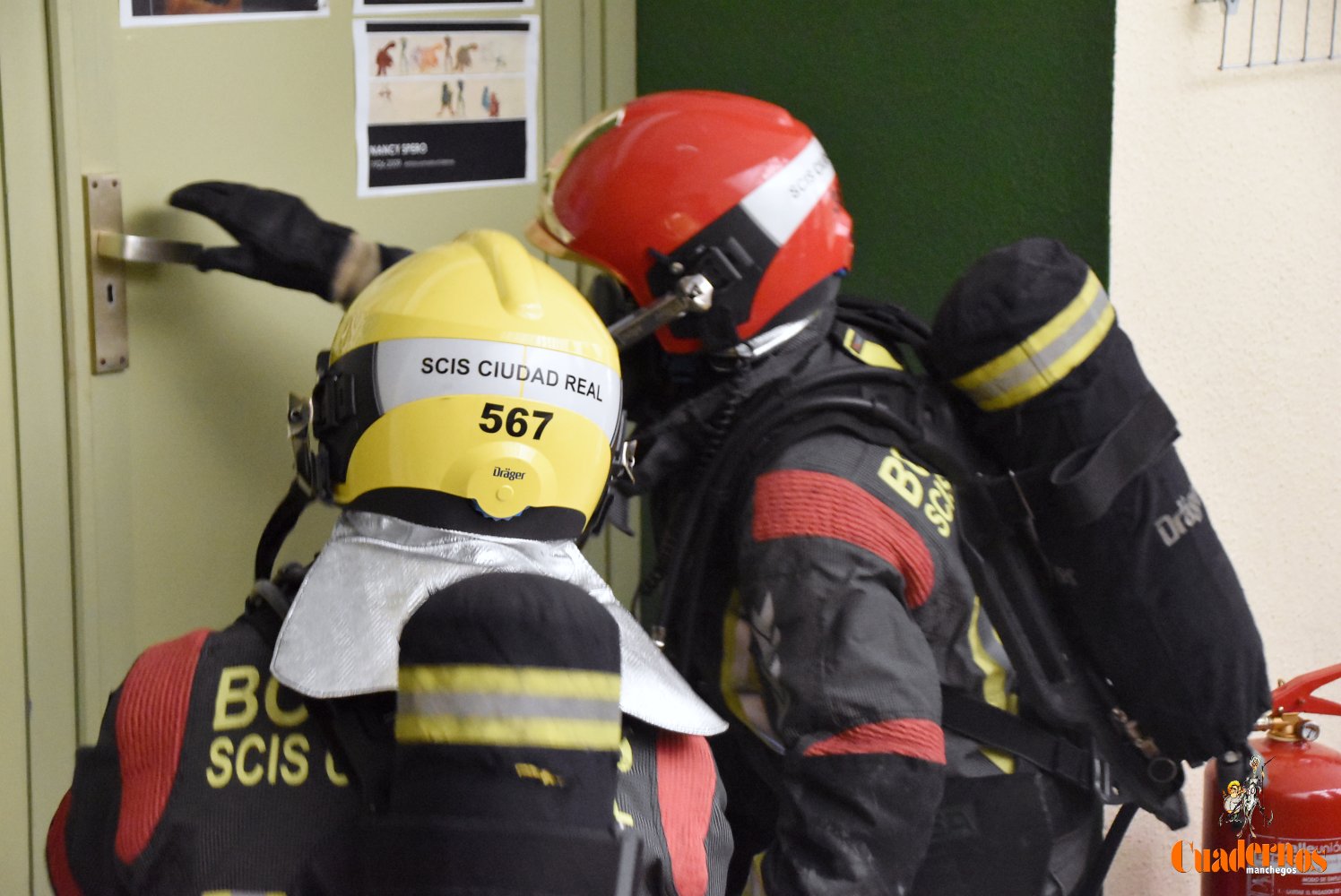 Los bomberos realizan un simulacro de incendio en la EASDAL de Tomelloso