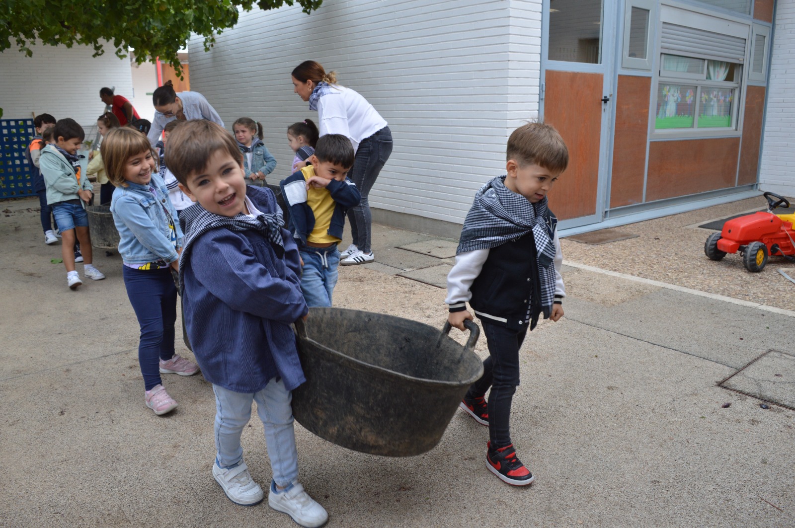 Vendimia en el CEIP Félix Grande