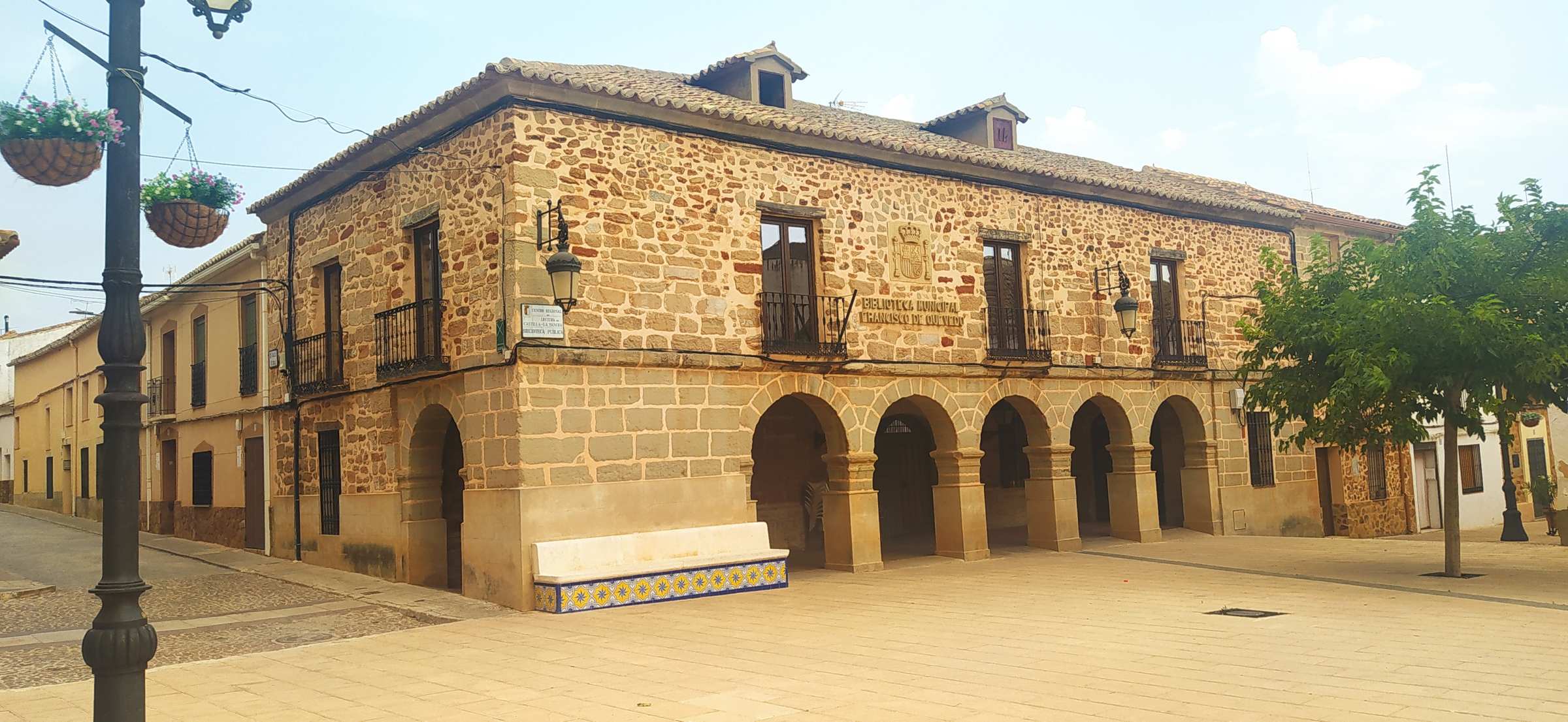 La Biblioteca Municipal de Torre de Juan Abad se merece mucho más que ubicarla en un almacén de muebles