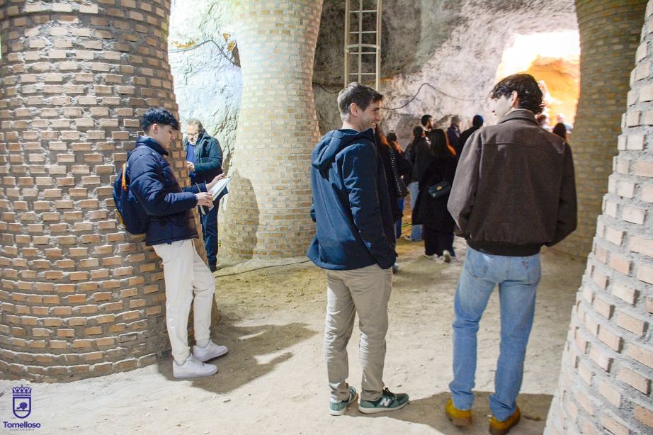 Alumnos y profesores de la UCLM visitan areneros en Tomelloso