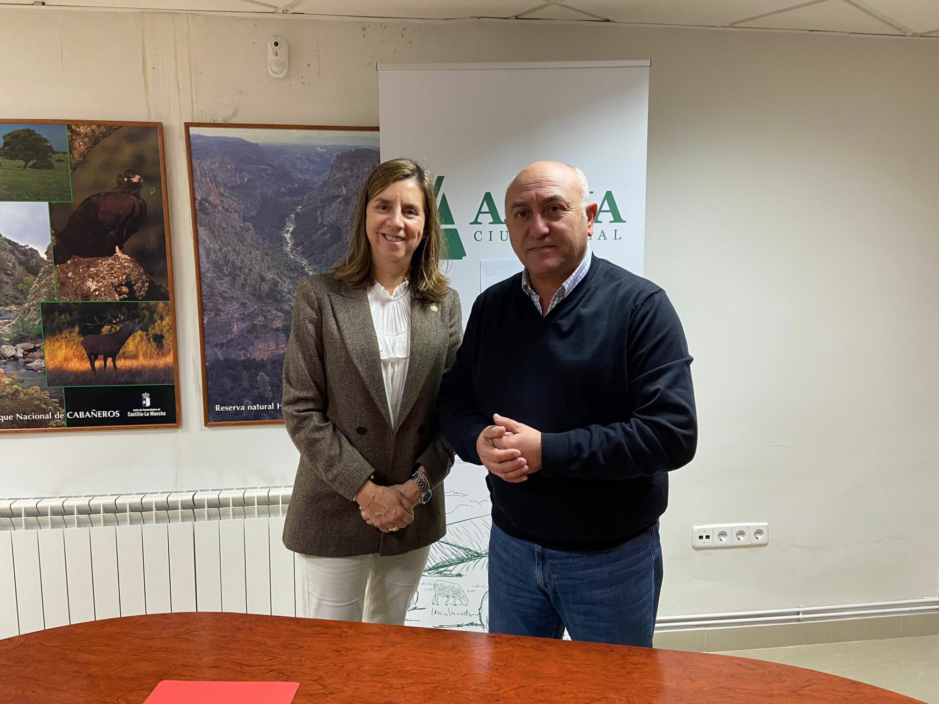 ASAJA firma un convenio con Cáritas Diocesana Ciudad Real para dotar al campo de mano de obra