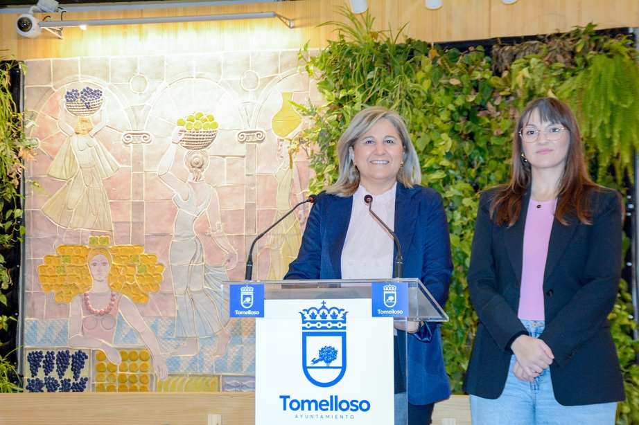 Eloísa Perales y Rocío Valentín hacen balance de las áreas de Promoción Económica, Turismo, Recursos Humanos, Archivo, Contratación y Fondos Europeos