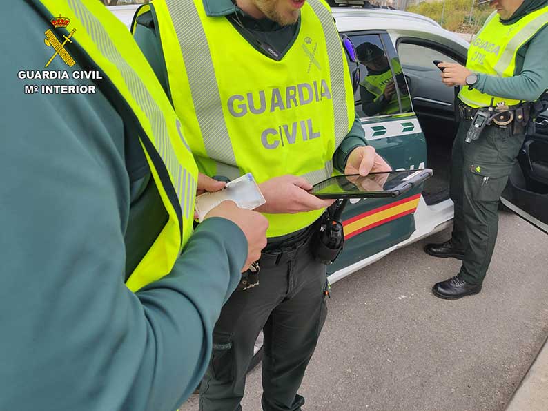 La Guardia Civil detiene a dos personas por un delito de hurto en Azuqueca de Henares