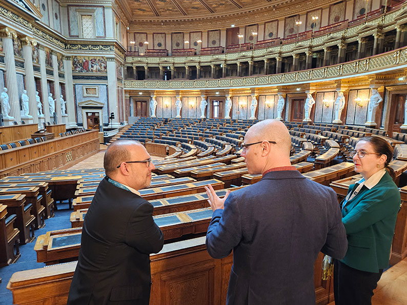 Bellido conoce los avances en accesibilidad de los parlamentos Nacional de Austria y Regional de Viena, ciudad premiada por la UE en esta materia