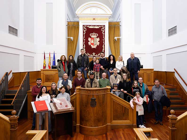 El Parlamento Regional retoma con éxito el programa ‘Cortes Abiertas’ en su sede del Convento de San Gil con la primera visita guiada de 2025.