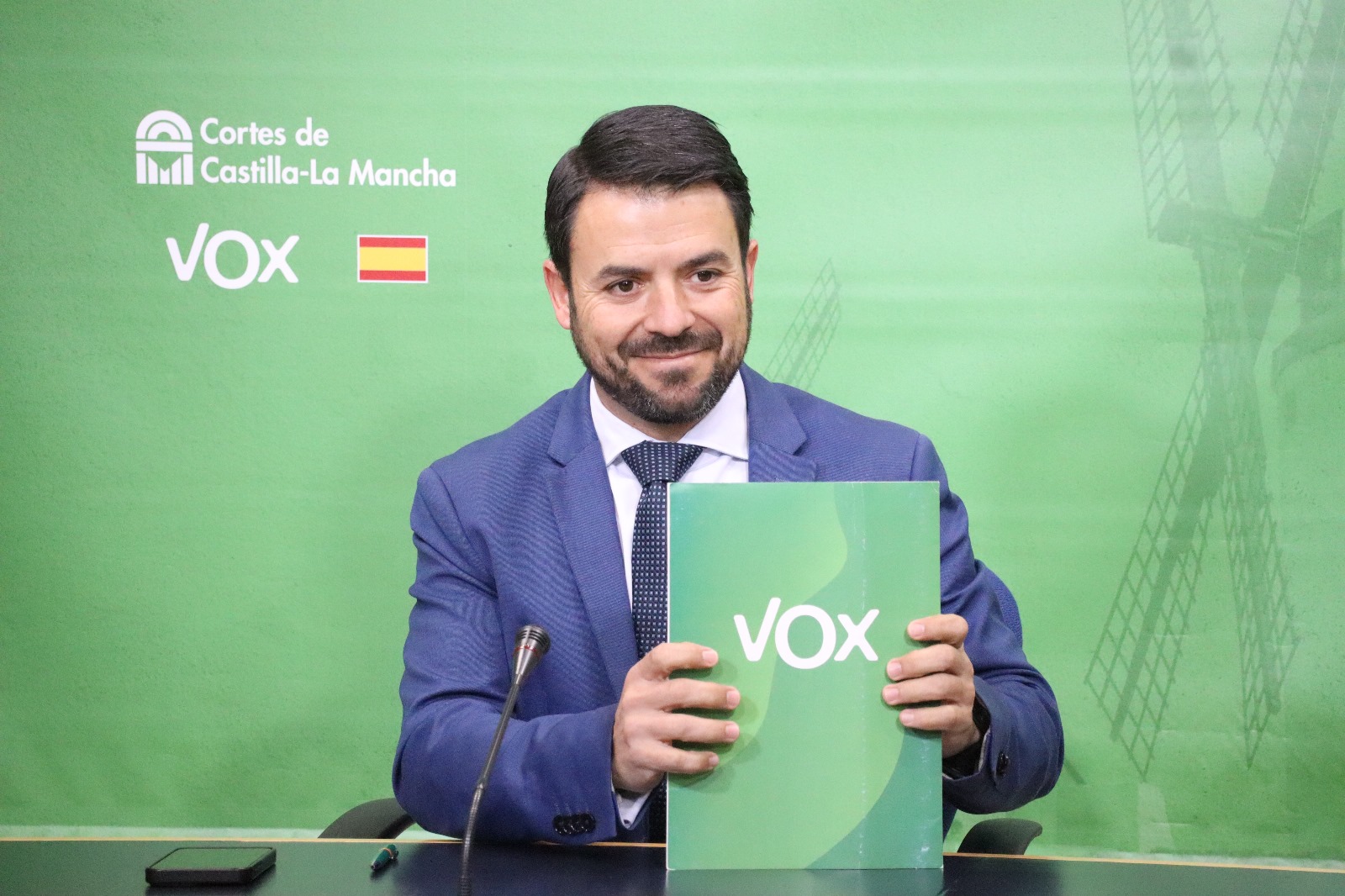 Vox CLM exige la dimisión del gerente del SESCAM