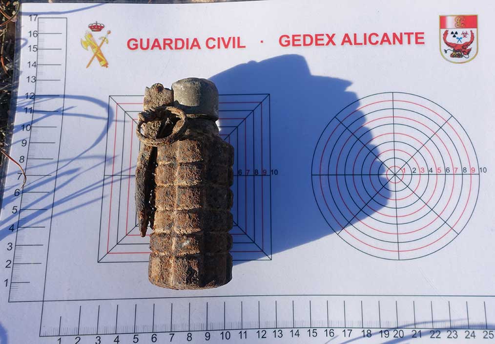 La Guardia Civil desactiva una granada de mano localizada en el término municipal de Pozo Cañada