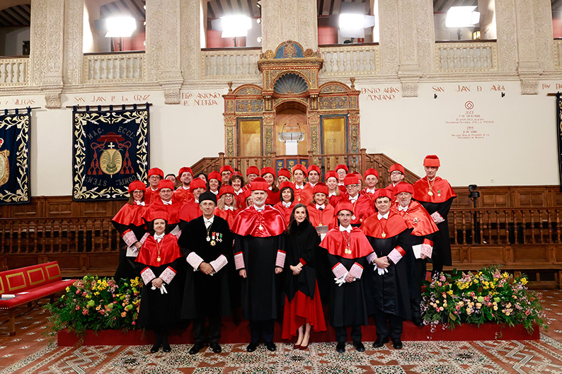 Su Majestad el Rey, investido doctor honoris causa por la Universidad de Alcalá