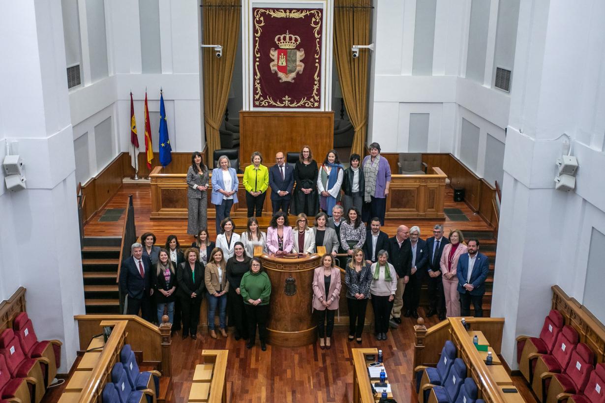 El Gobierno regional emplaza a “frenar” en los parlamentos “la ola populista que atenta contra la igualdad” con diálogo “sosegado y principios”