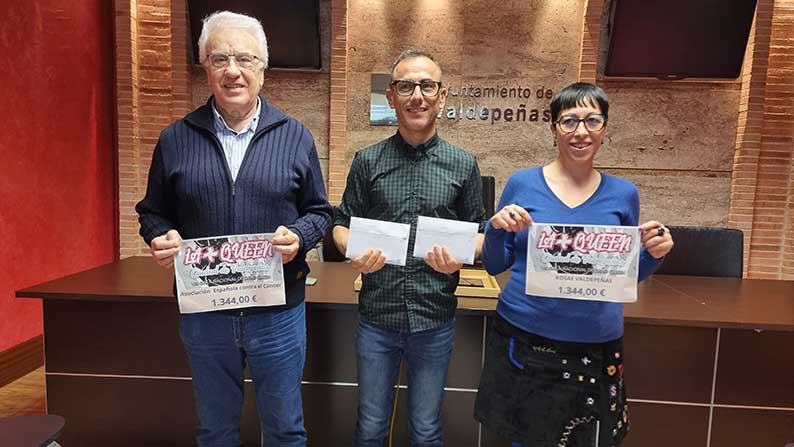 La VIII Gala Drag de Valdepeñas recaudó 2.688 euros para luchar contra el cáncer