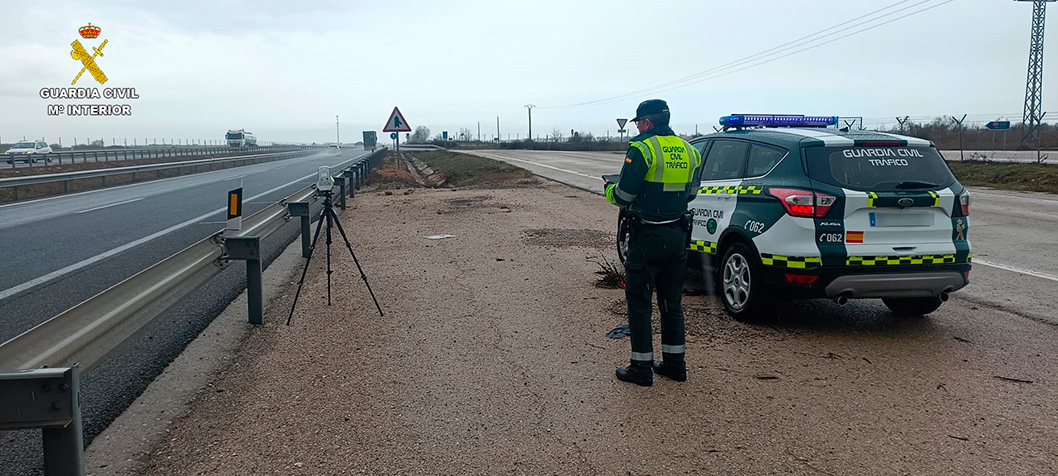 La Guardia Civil investiga a un conductor que circulaba a 219 Km/h por la A-2