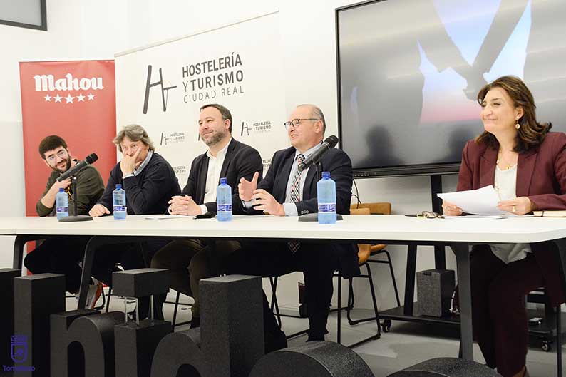 La Asociación Provincial de Hosteleros celebra en el Mercado de Abastos de Tomelloso el primer acto de su campaña “Hostelería en Acción”