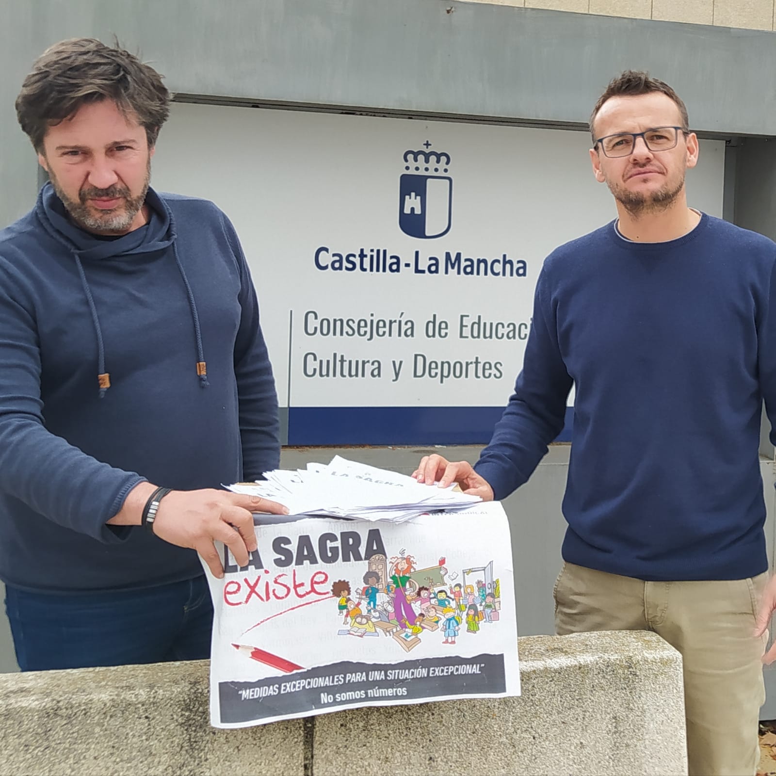 STE-CLM consigue avances tras entregar más de mil firmas a la Consejería de Educación en el marco de la campaña ‘La Sagra Existe’