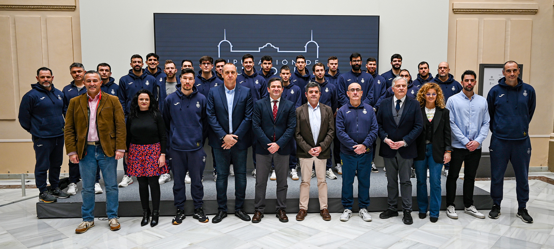 Valverde destaca ante “Los Hispanos” la afición de los ciudadrealeños al balonmano y el impacto que tiene el partido de mañana en la cantera provincial